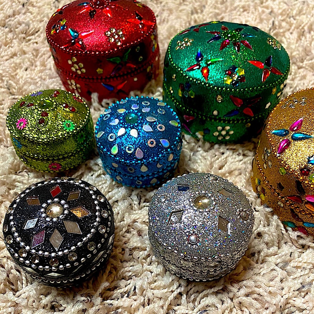 Small decor jewlery tins 3 big 4 small